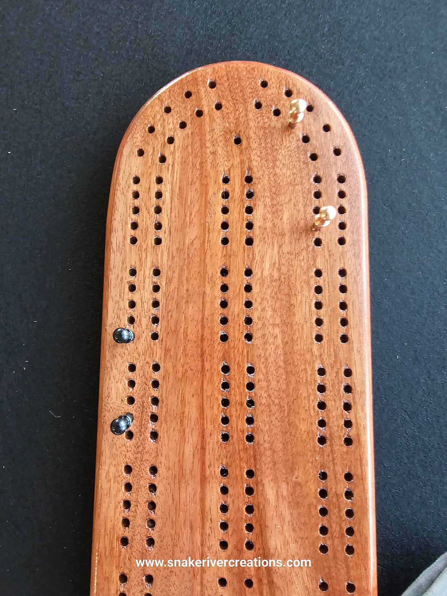 Handcrafted Hardwood Cribbage Board – 2-Track Game Set with Pegs, Bag & Cards